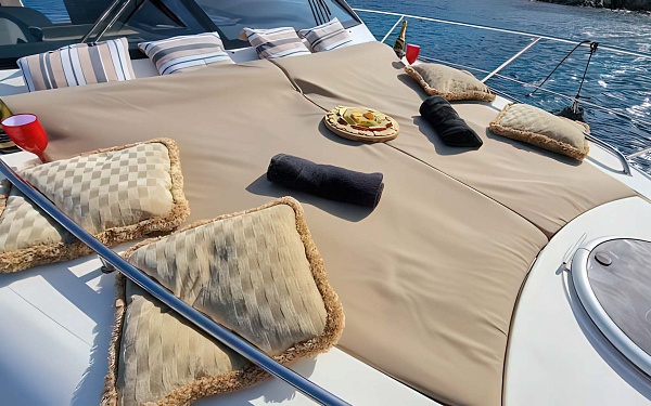 Аренда яхты Fairline Phantom 43 на Миконосе